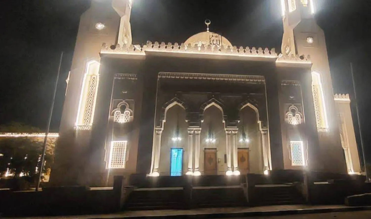 مسجد الطابية يطل على نيل أسوان (محافظة أسوان)