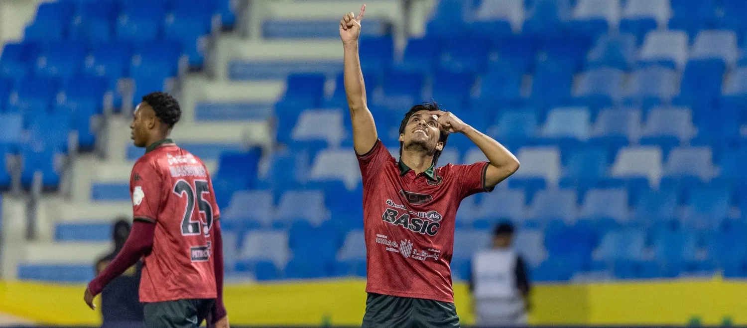 راميرو سجل هدفين للخلود في شباك الخليج (تصوير: عيسى الدبيسي)