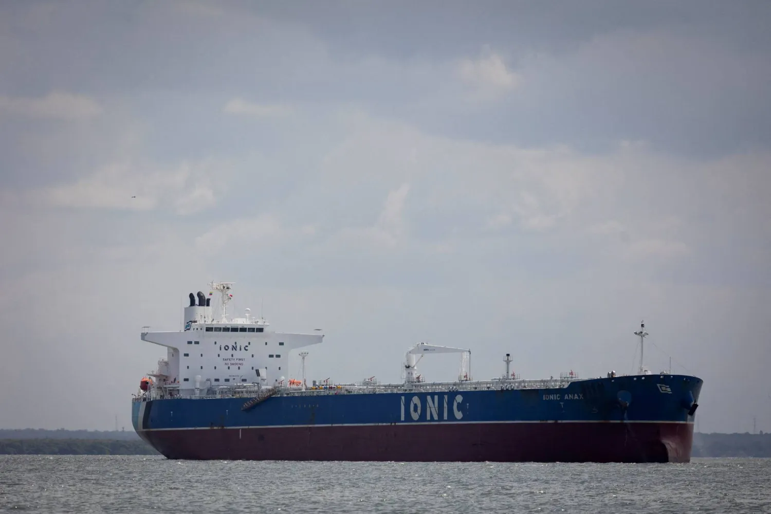 FILE PHOTO: Chevron-chartered Ionic Anax oil tanker sits anchored in Lake Maracaibo, near the Bajo Grande crude port operated by state oil company PDVSA, in Maracaibo, Venezuela, February 9, 2026. REUTERS/Marco Bello/File Photo