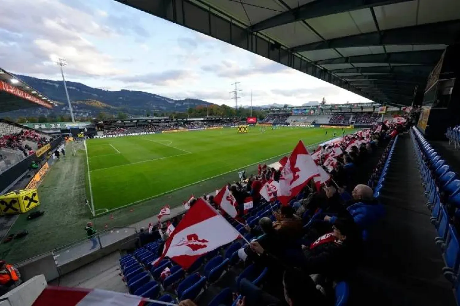 كاش بوينت أرينا بملعب نادي ألتاش للكرة النسائية النمساوي (رويترز)