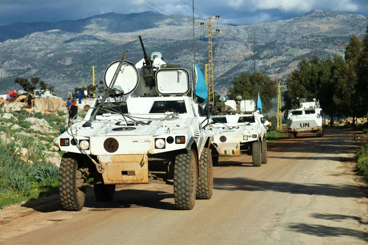 دورية لقوات «اليونيفيل» في منطقة الخيام بجنوب لبنان (أ.ف.ب)