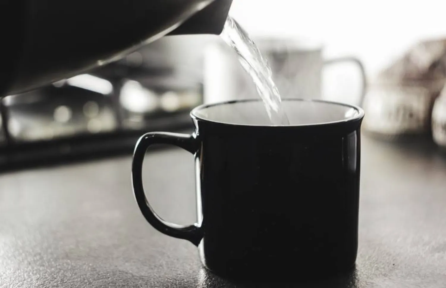 المشروبات الدافئة تمنح إحساساً بالتهدئة والراحة (بيكساباي)