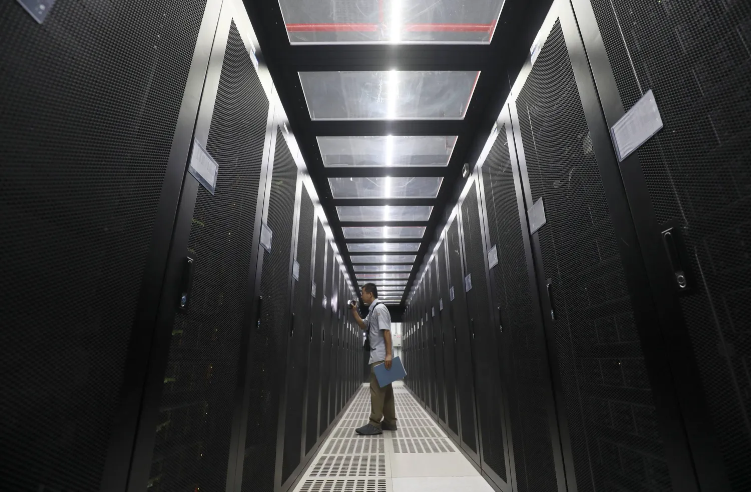 السعودية تنتقل من تبنّي الذكاء الاصطناعي إلى بناء بنية تحتية سيادية واسعة النطاق تصل لغيغاواط بحلول 2030 (غيتي)