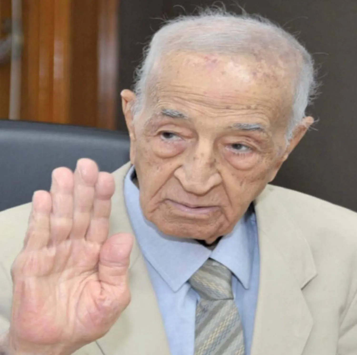 مصر تودع الإذاعي الكبير فهمي عمر (الهيئة الوطنية للإعلام بمصر)