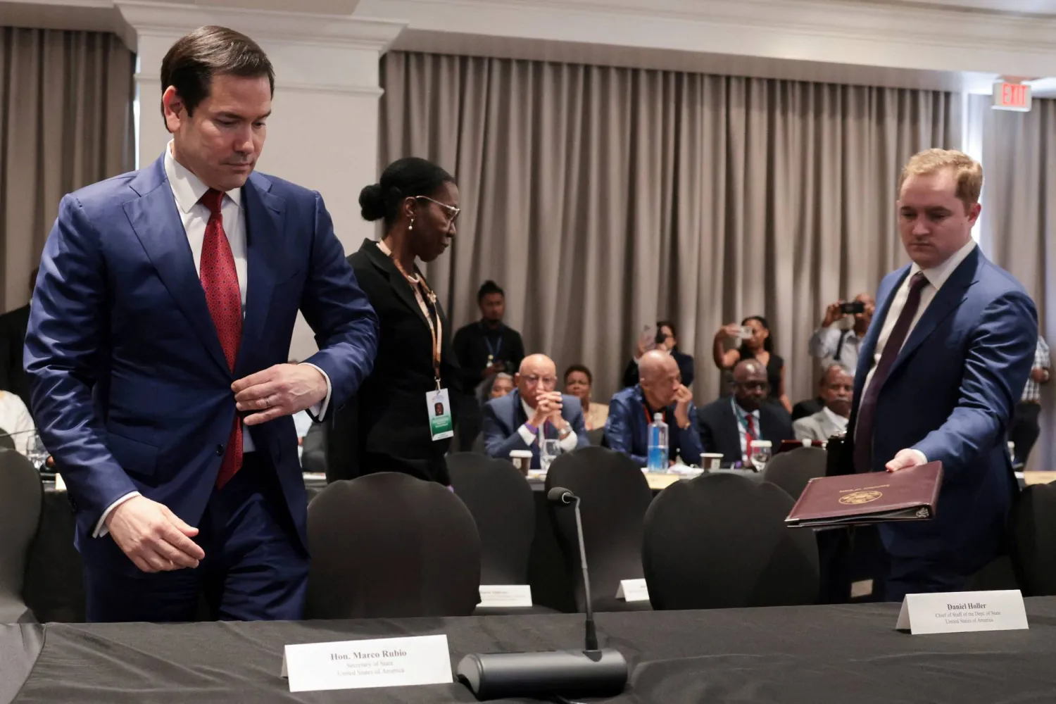 روبيو لدى وصوله للمشاركة في قمة «كاريكوم» يوم 25 فبراير 2026 (رويترز)