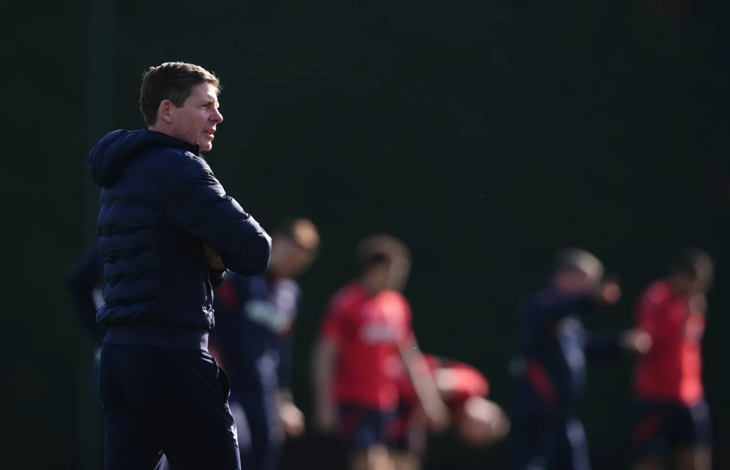 غلاسنر خلال إشرافه على التدريبات الأخيرة (د.ب.أ)