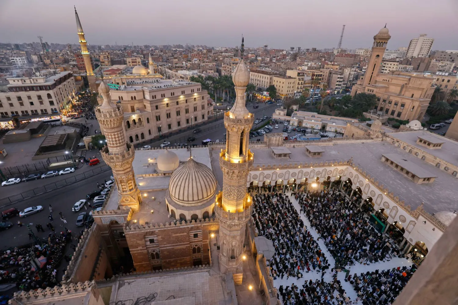 Thousands of Muslim students break their fast during the Muslim holy fasting month of Ramadan, at a free meal distributing point in Al-Azhar mosque in Cairo, Egypt, Wednesday, Feb. 25, 2026. (AP Photo/Ahmed Yosri )
