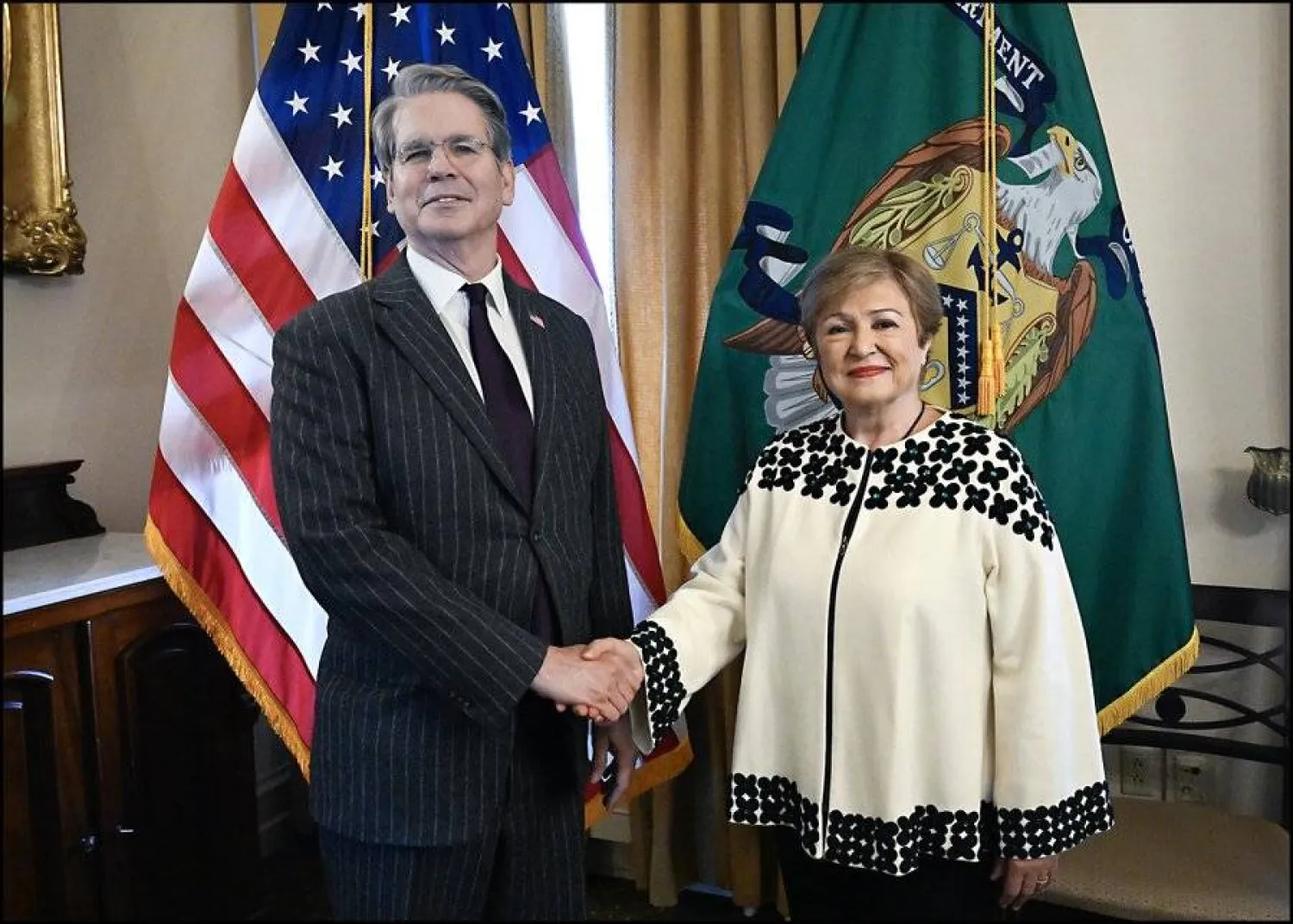 خلال اللقاء بين بيسنت وغورغييفا لإتمام مراجعة المادة الرابعة لصندوق النقد الدولي (إكس)