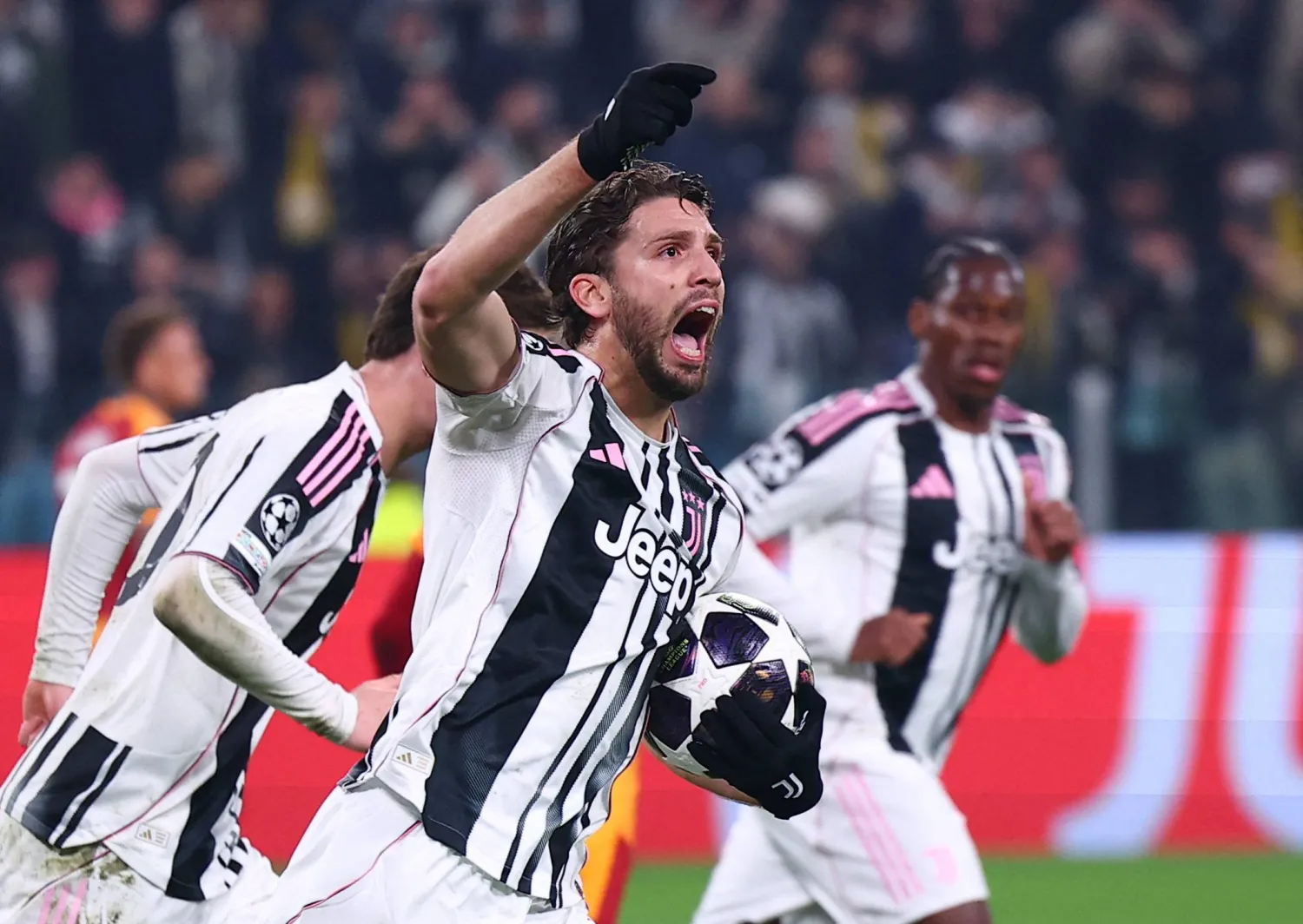 مانويل لوكاتيلي (رويترز)