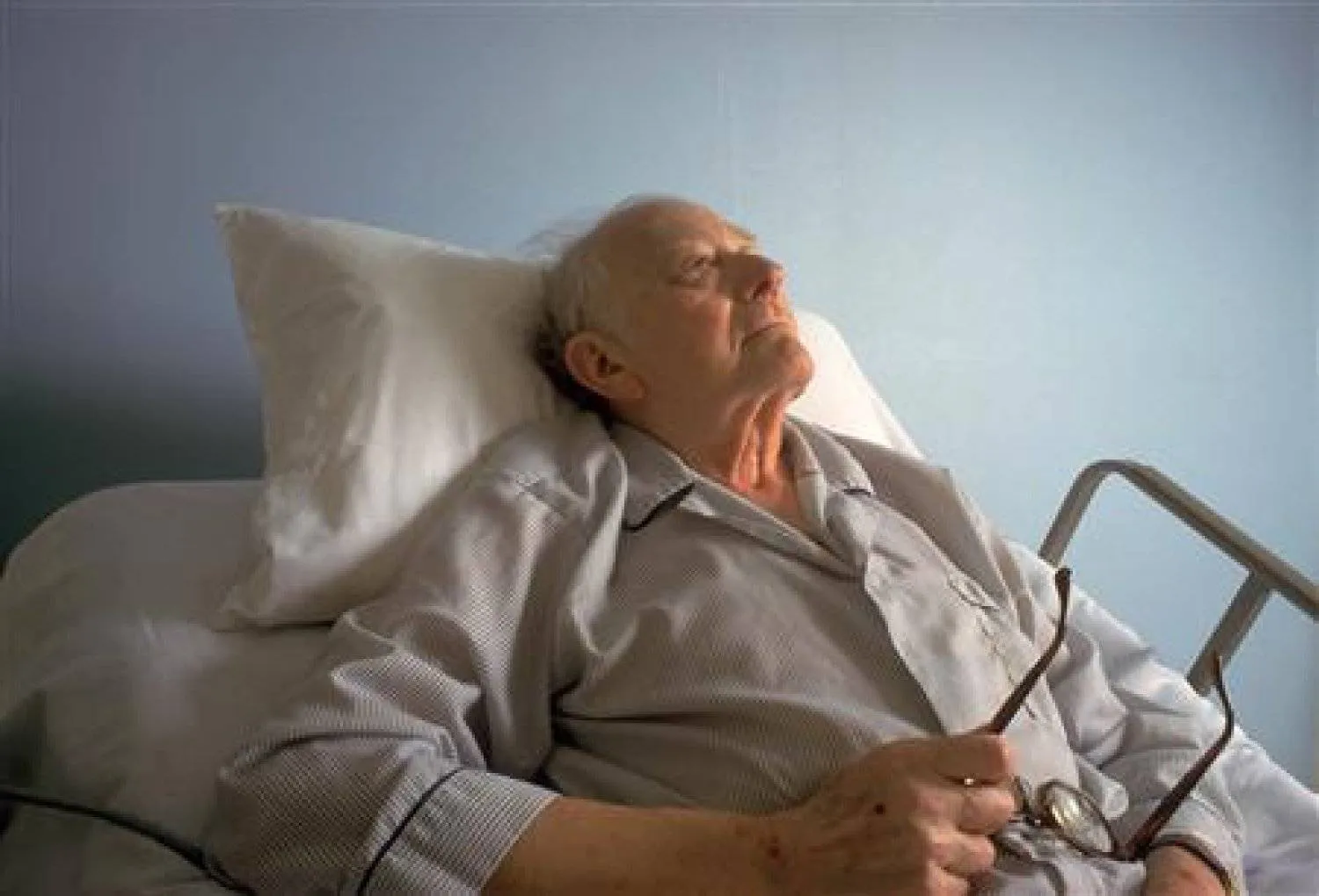 التعرّض لـ«المواد الكيميائية الأبدية» قد يُسرّع شيخوخة الرجال بعد الخمسين (رويترز)