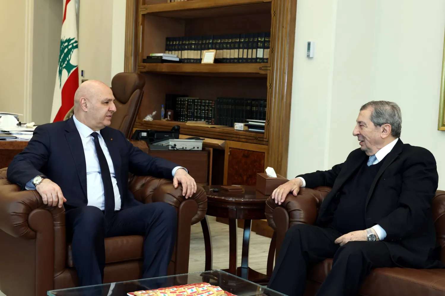 رئيس الجمهورية مجتمعاً مع إيلي الفرزلي النائب السابق لرئيس البرلمان (الرئاسة اللبنانية)