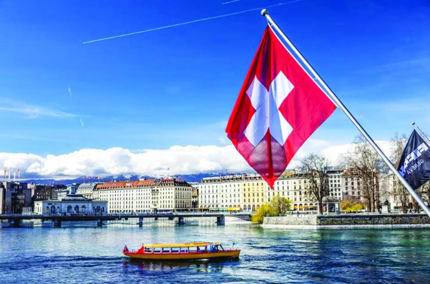 عَلم سويسرا (رويترز)