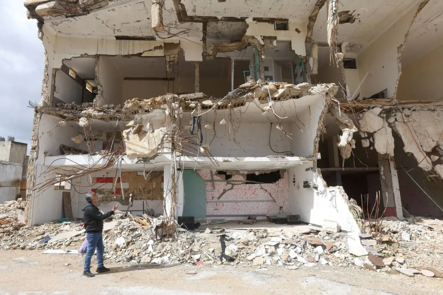 İsrail sınırına yakın Hiyam beldesinde İsrail bombardımanının yol açtığı hasar, Güney Lübnan, 19 Şubat 2026 (Reuters)