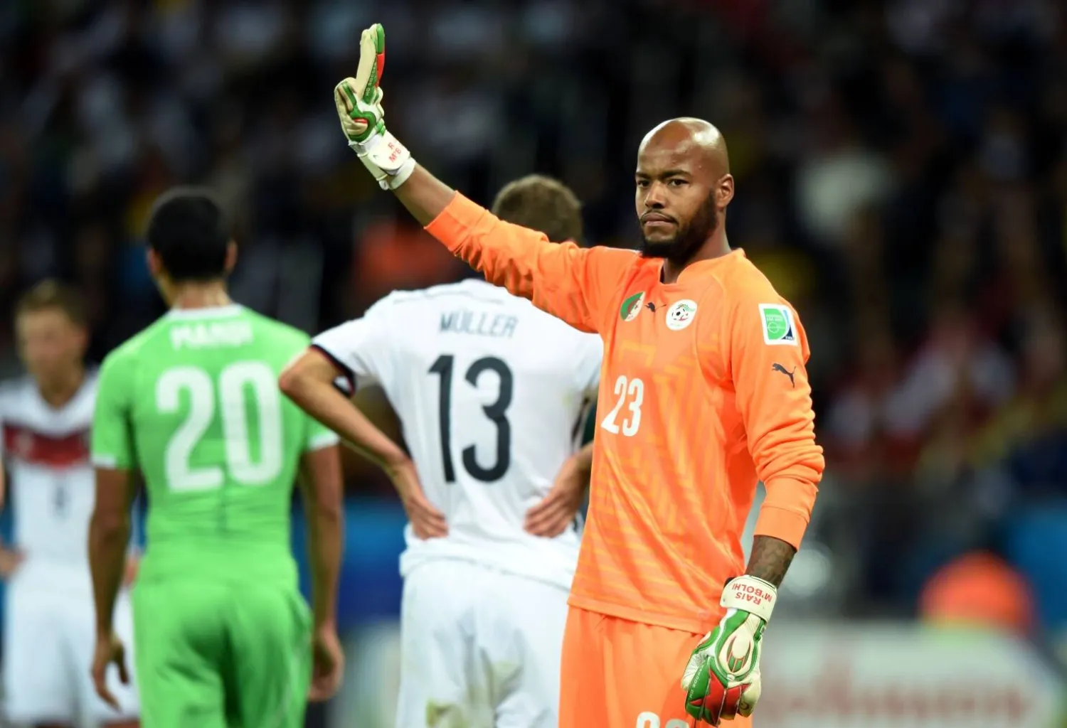  الدولي الجزائري رايس مبولحي (رويترز)