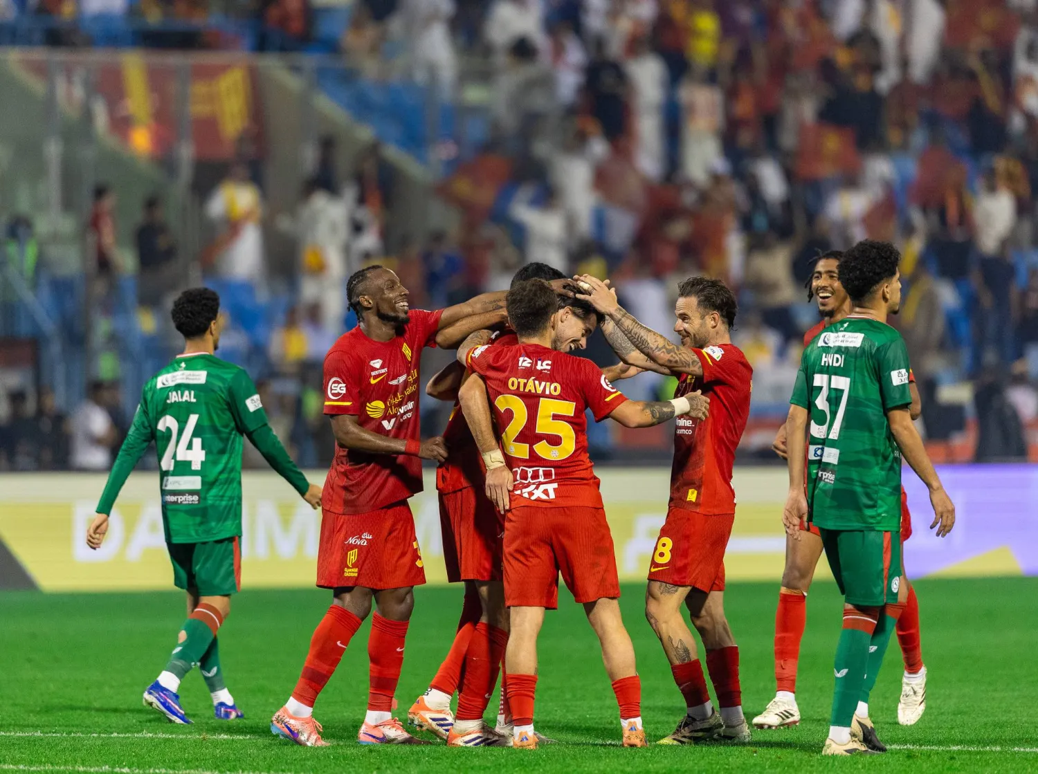 فرحة قدساوية بعد أحد الأهداف أمام الاتفاق (تصوير: عيسى الدبيسي)