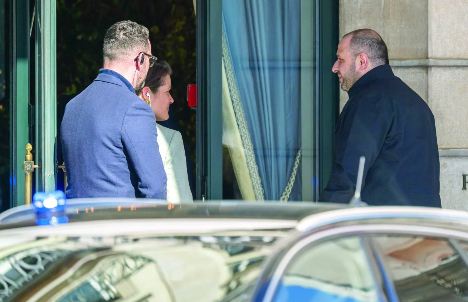 المفاوض الأوكراني رستم عمروف لدى وصوله إلى جنيف أمس (إ.ب.أ)