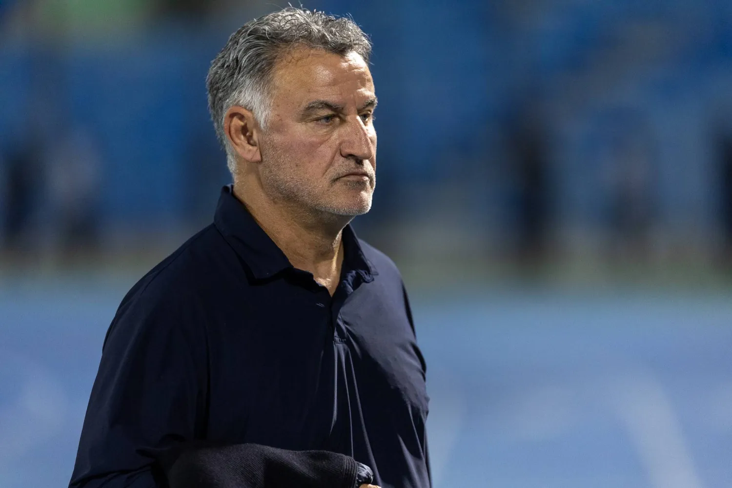 غالتييه مدرب نيوم (تصوير: عيسى الدبيسي)