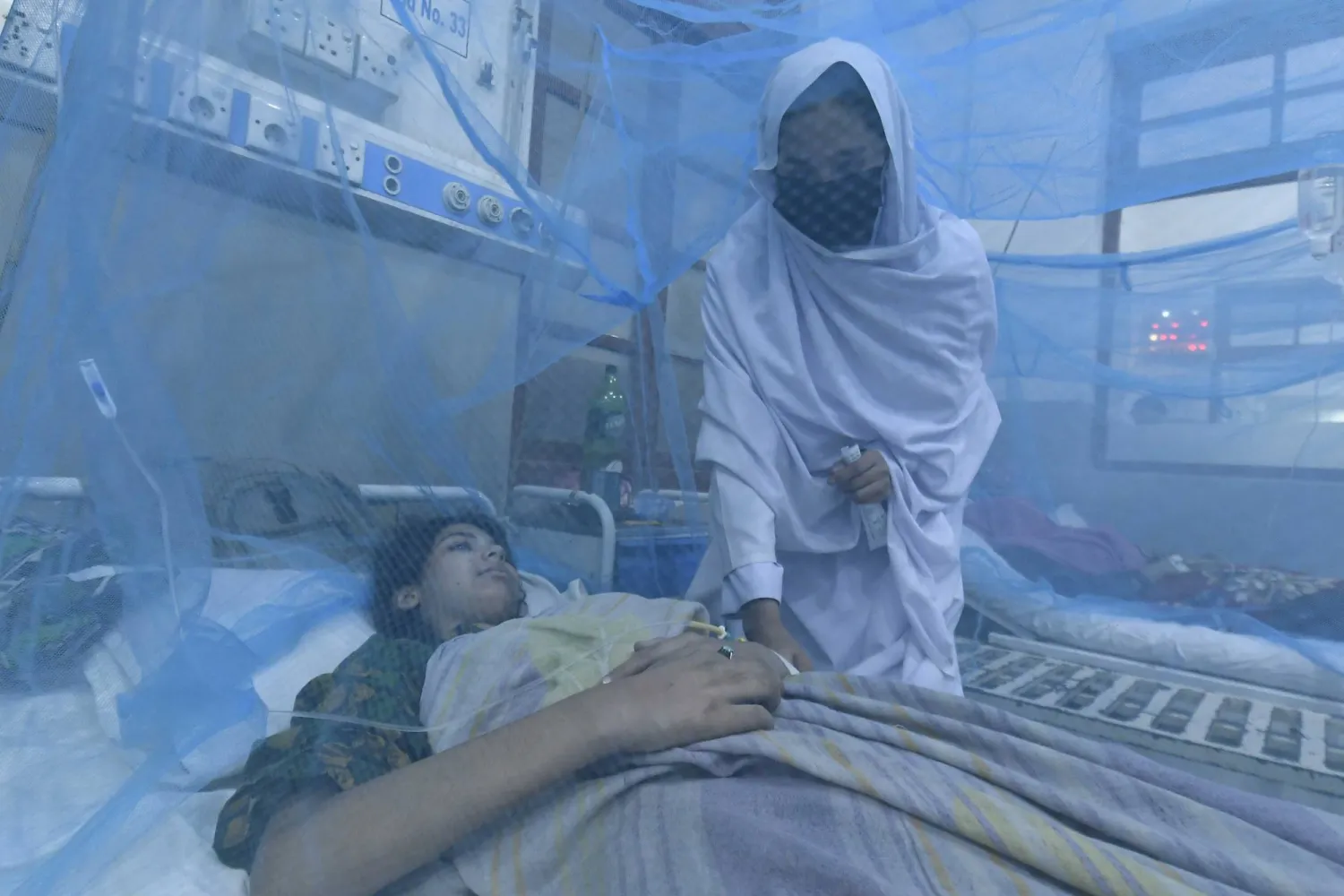 Patients suffering from dengue fever receive medical treatment at Civil Hospital in Karachi, Pakistan, 05 November 2025. EPA/SHAHZAIB AKBER