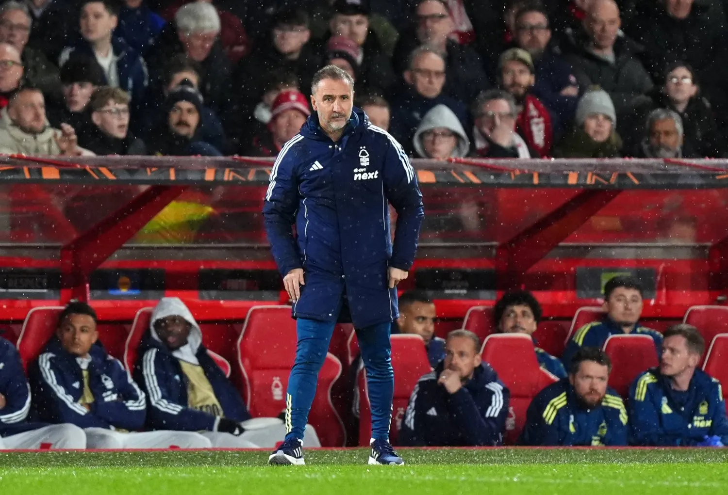 فيتور بيريرا مدرب فريق نوتنغهام فورست الإنجليزي (د.ب.أ)