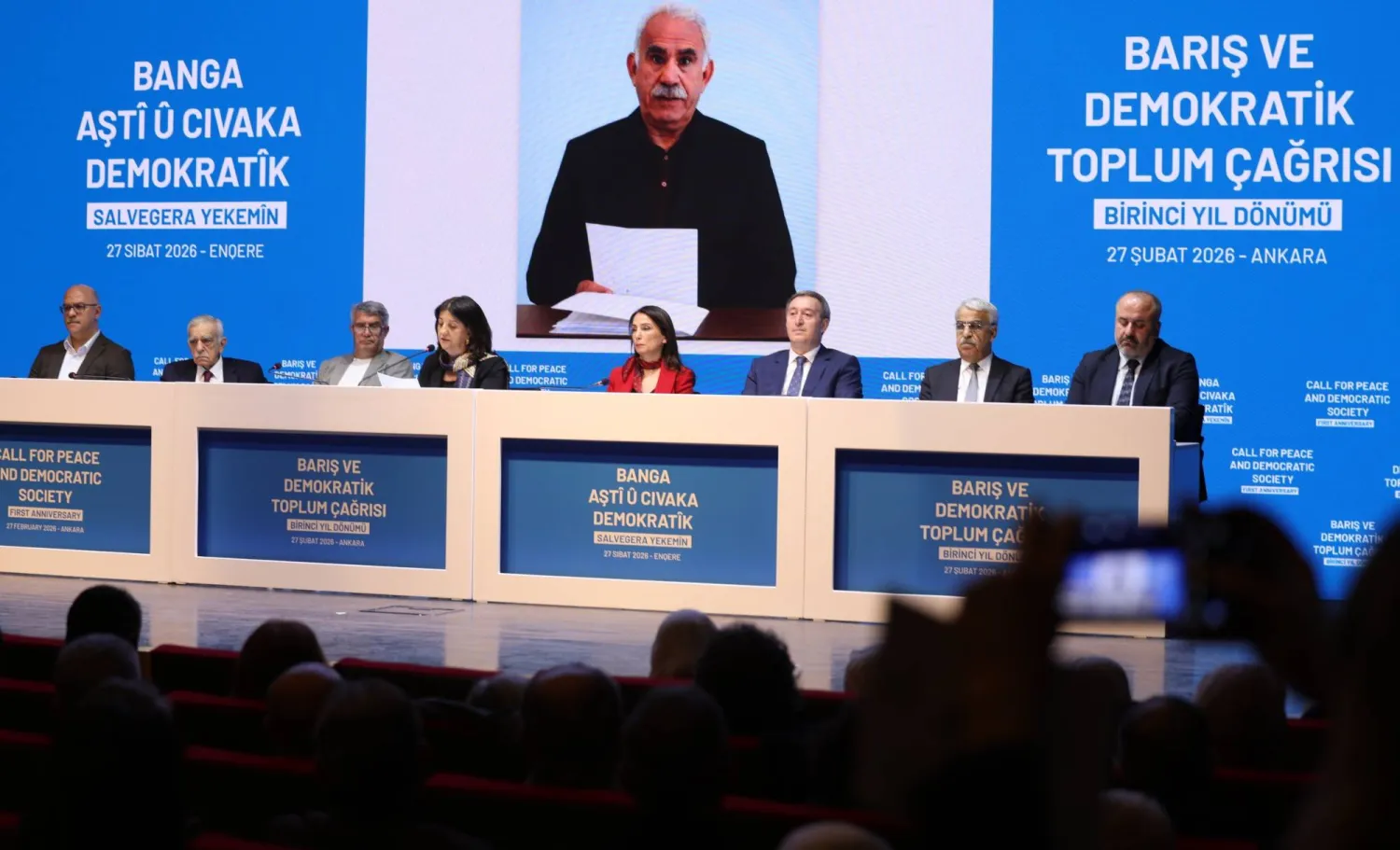 مؤتمر صحافي نظمه حزب «الديمقراطية والمساواة للشعوب» المؤيد للأكراد في أنقرة الجمعة لعرض رسالة زعيم حزب «العمال الكردستاني» السجين عبد الله أوجلان (حساب الحزب في «إكس»)