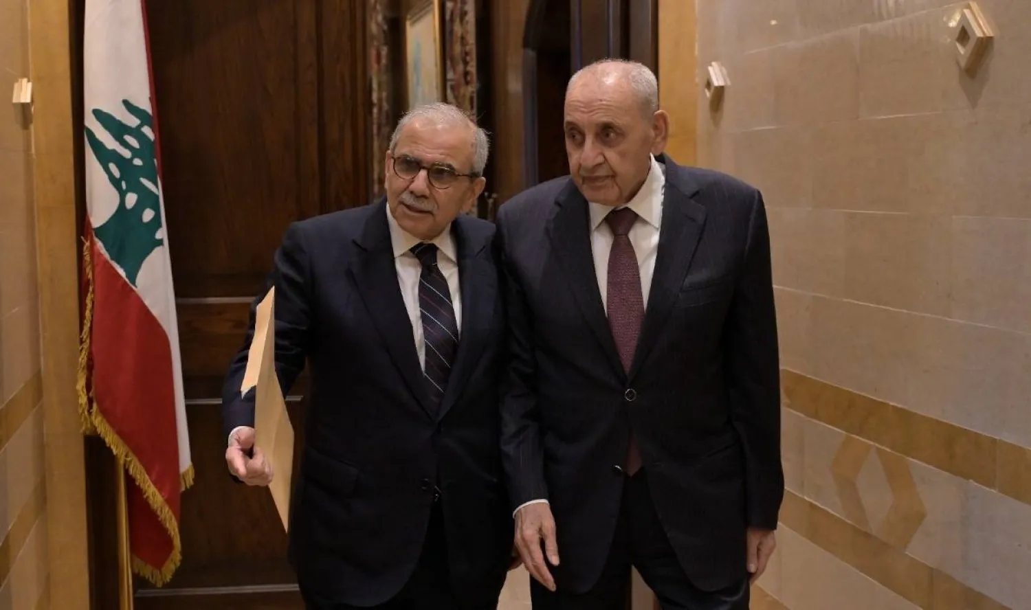 رئيس البرلمان اللبناني نبيه بري يستقبل رئيس الحكومة نواف سلام في مقر إقامته (أرشيفية - الشرق الأوسط)