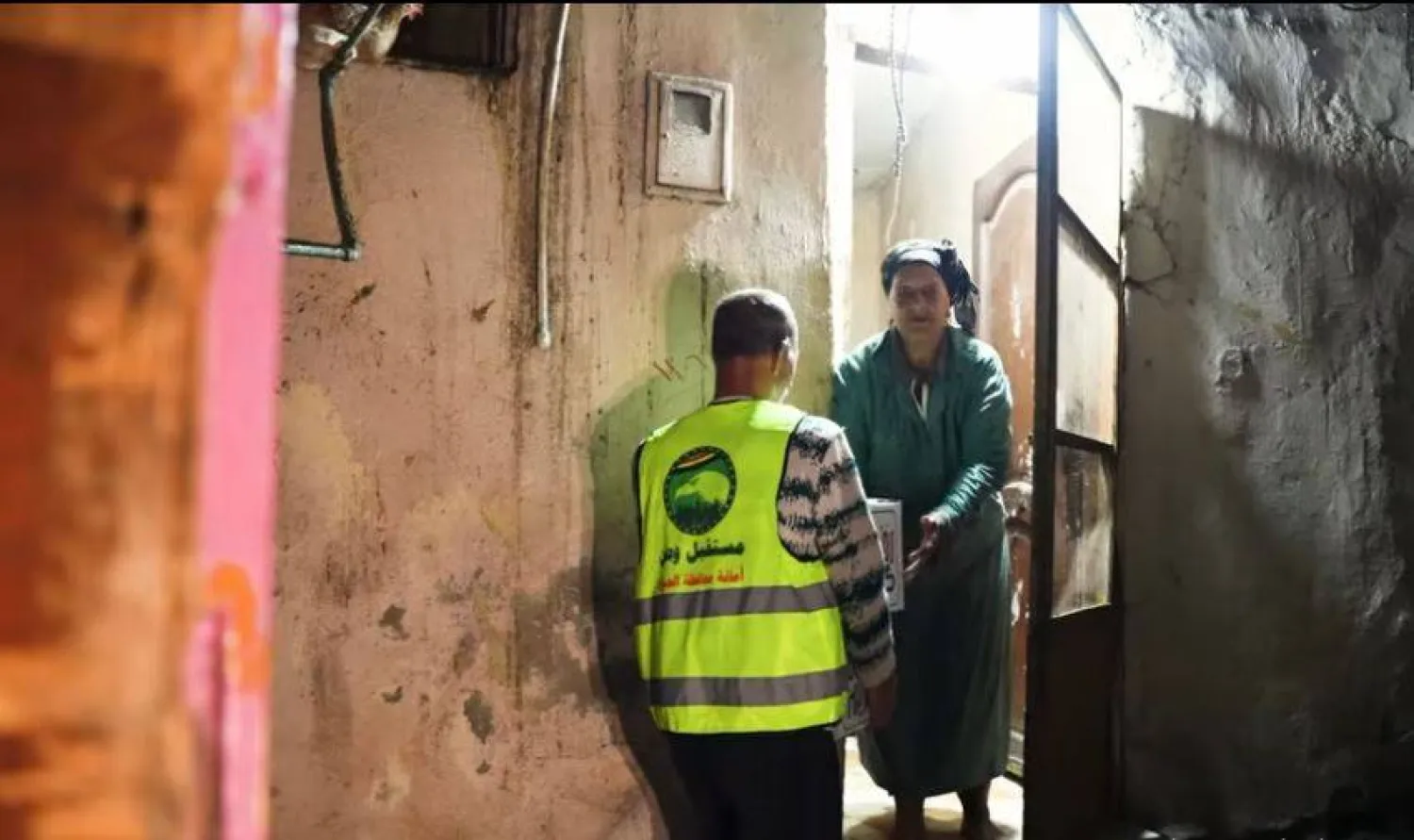 جانب من توزيع كراتين المساعدات الرمضانية على الأسر في مصر (حزب مستقبل وطن)