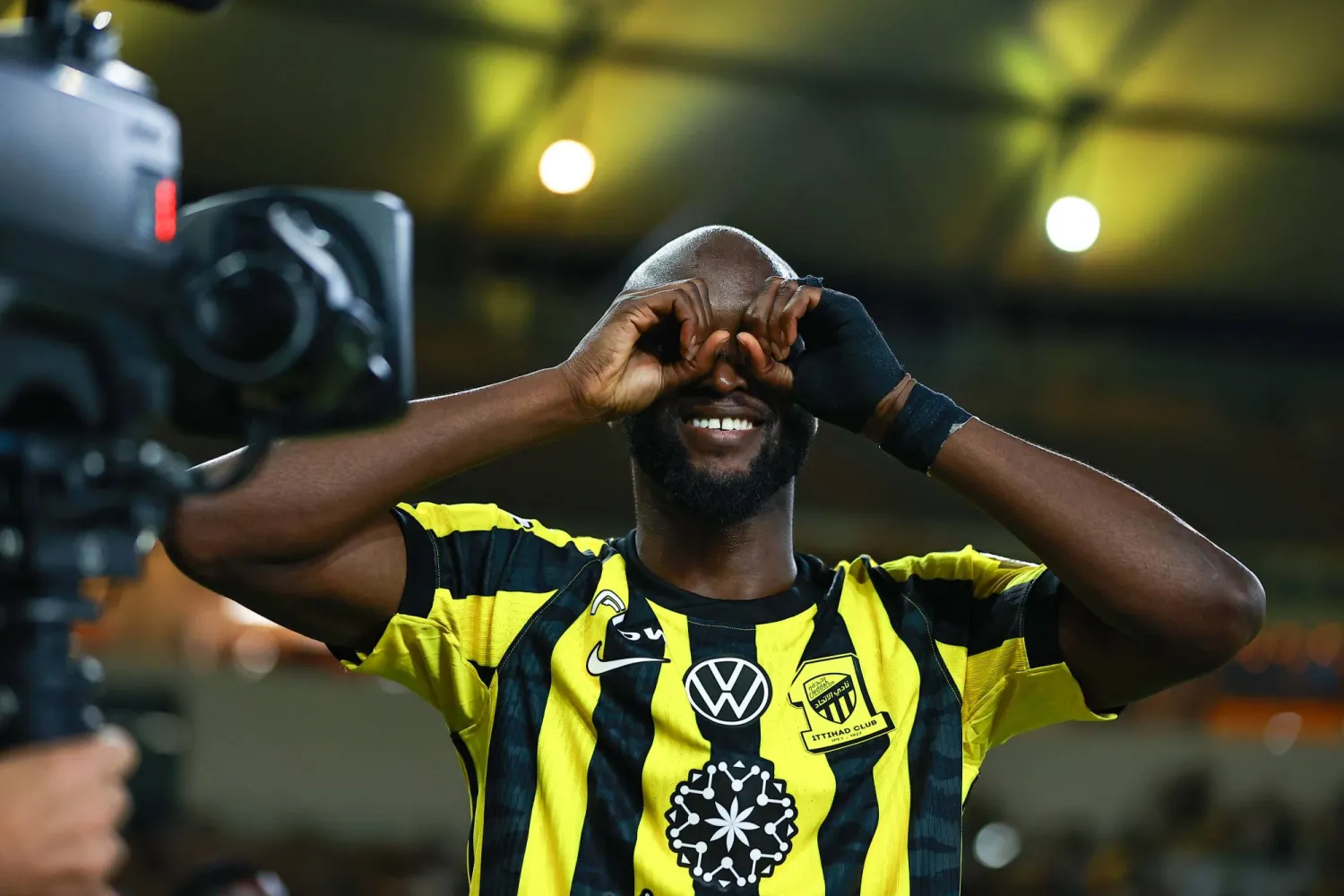 دانيلو محتفلاًَ بالهدف (تصوير: محمد المانع)