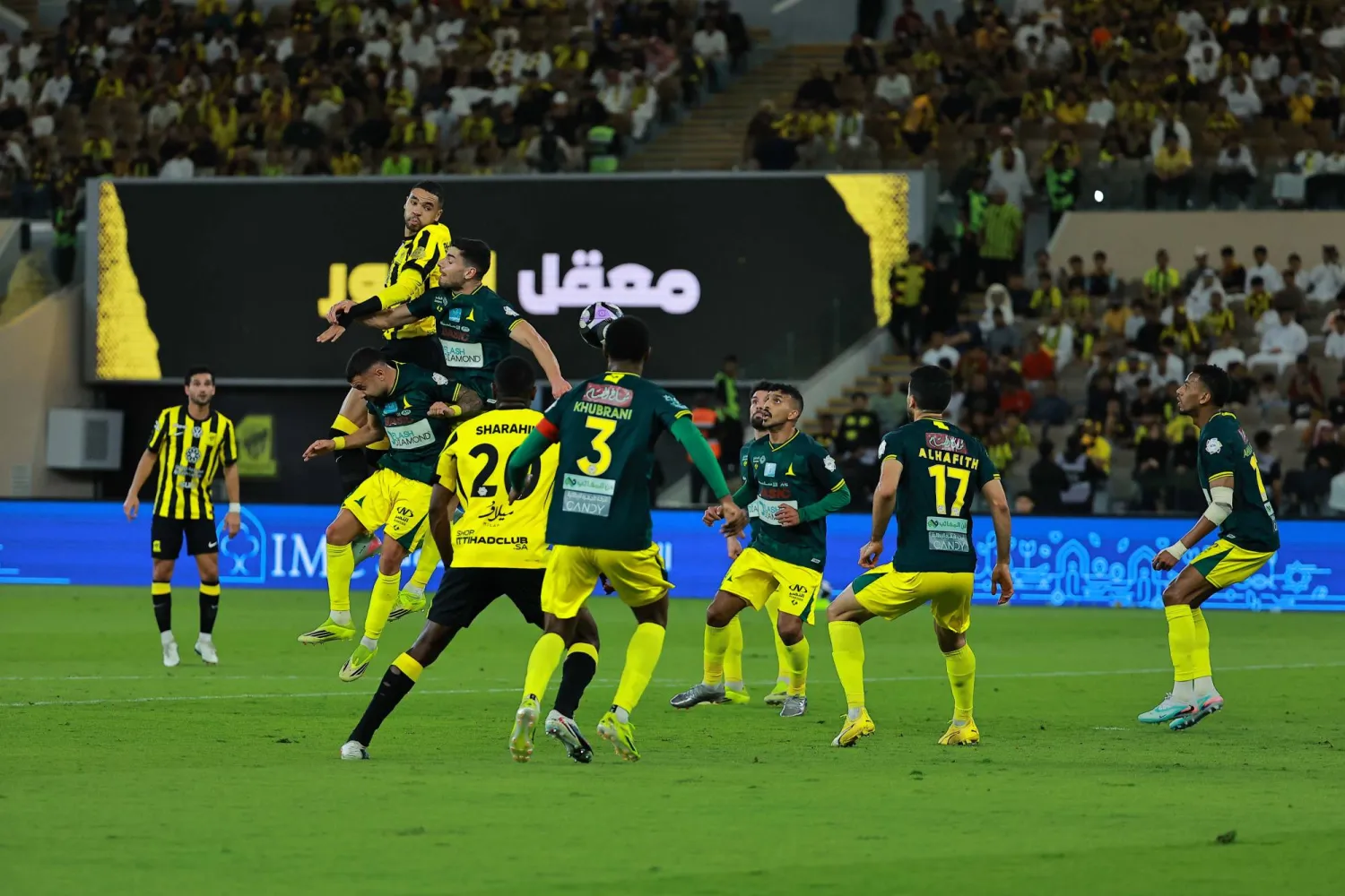 نجح الاتحاد في عبور الخليج بهدف وحيد ودن رد (تصوير: محمد المانع)