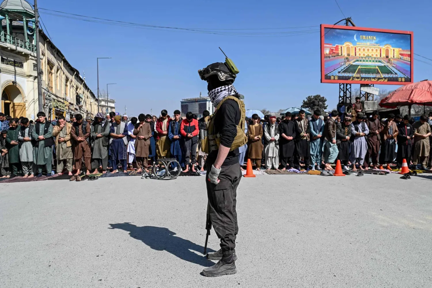 Kabil'de Afgan bir Taliban üyesi (AFP)