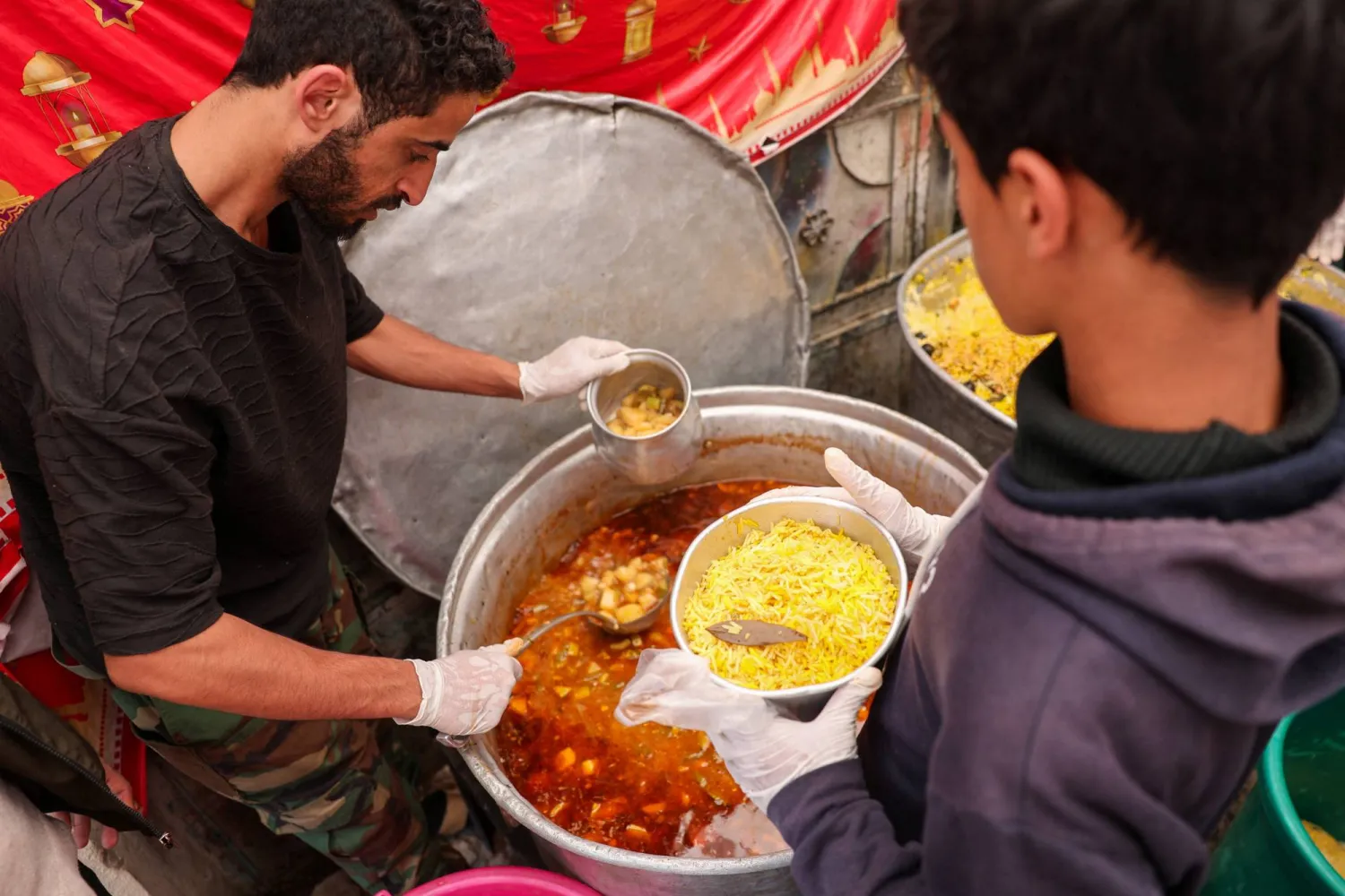 تعسف الحوثيين حرم ملايين اليمنيين من المساعدات الإغاثية (رويترز)