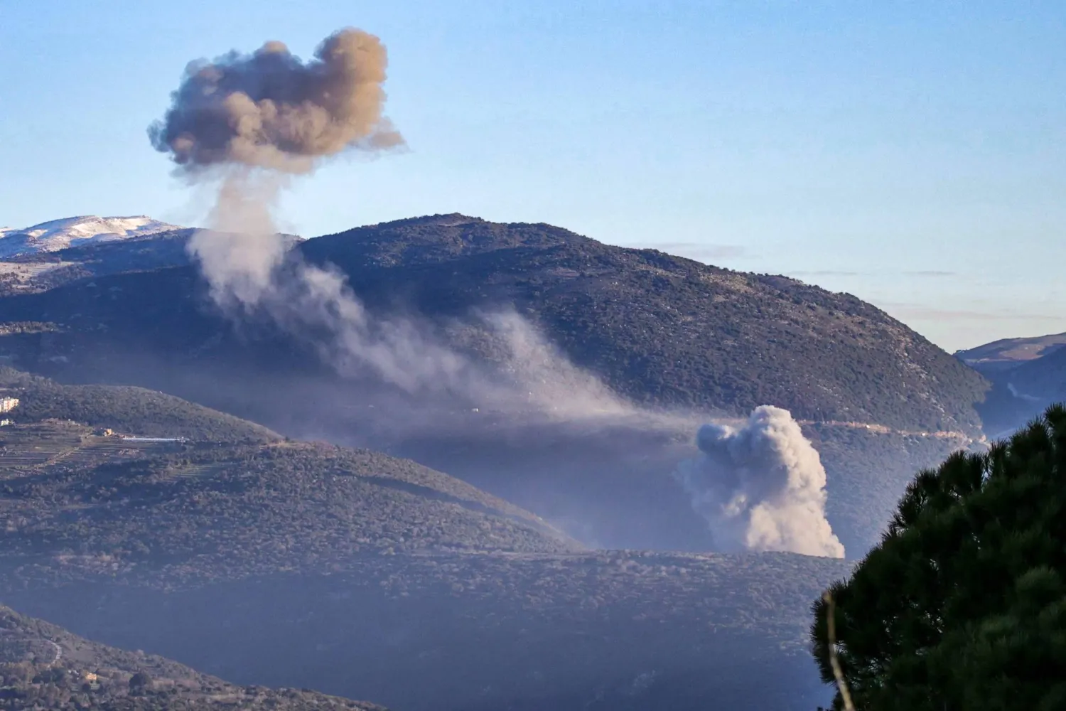 Smoke rises from the site of an Israeli airstrike that targeted the southern Lebanese area of al-Qatrani on February 28, 2026. (Photo by Rabih DAHER / AFP)