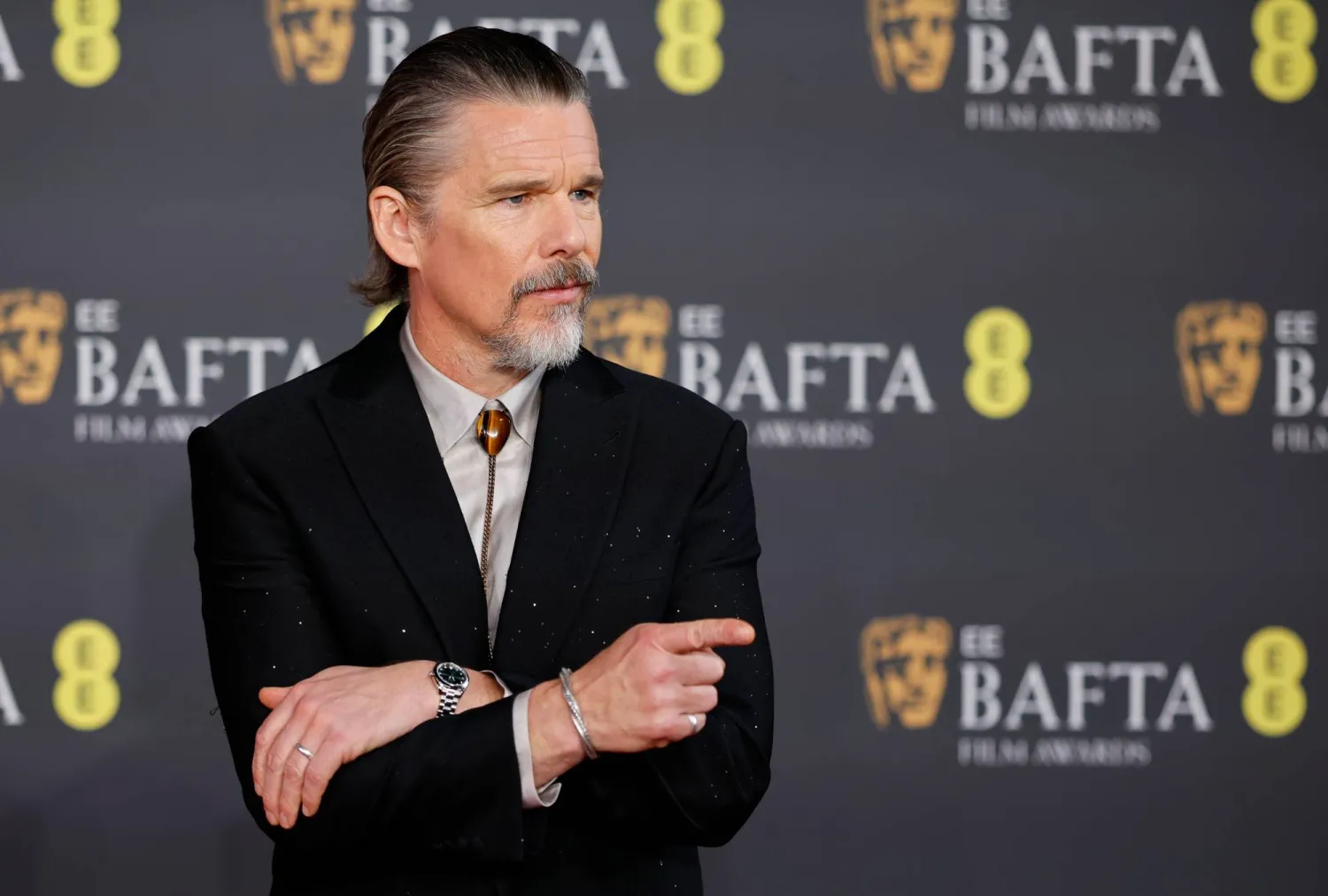  إيثَن هوك خلال حضوره حفل توزيع جوائز البافتا في لندن (إ.ب.أ)