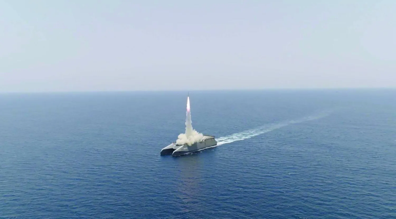 A warship of the "Revolutionary Guard" launches a missile during maneuvers in the Strait of Hormuz (Sepah News)