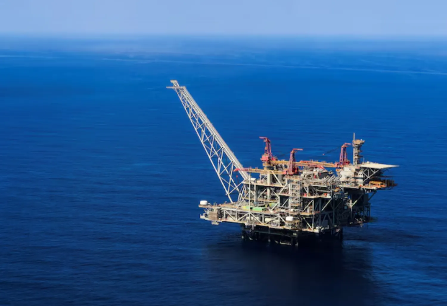 The gas platform for Leviathan, Israel's largest gas field is seen from a helicopter near Haifa bay, northern Israel, August 1, 2023. REUTERS/Ari Rabinovitch 