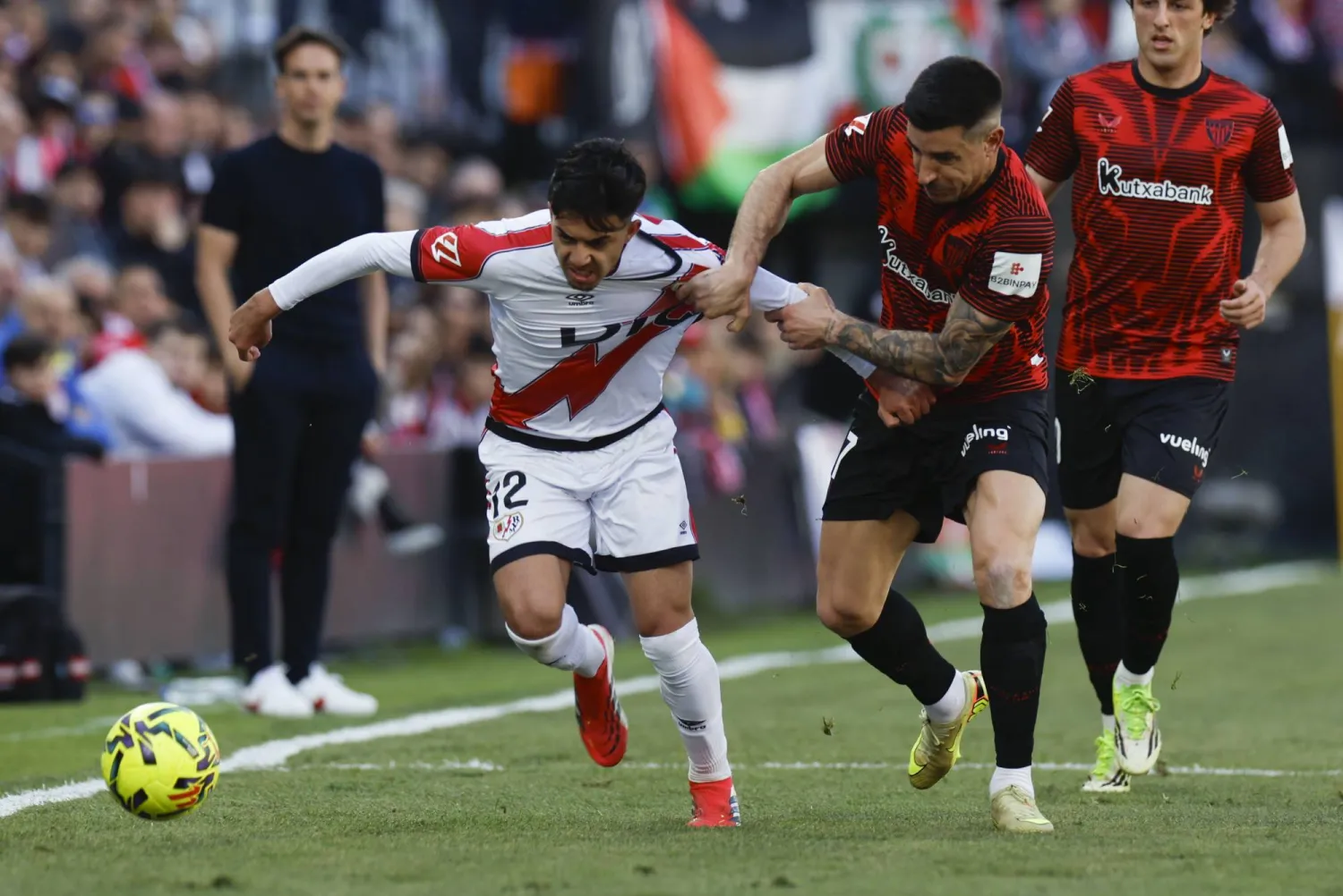 رايو فايكانو اكتفى بالتعادل مع ضيفه أتلتيك بلباو (إ.ب.أ)