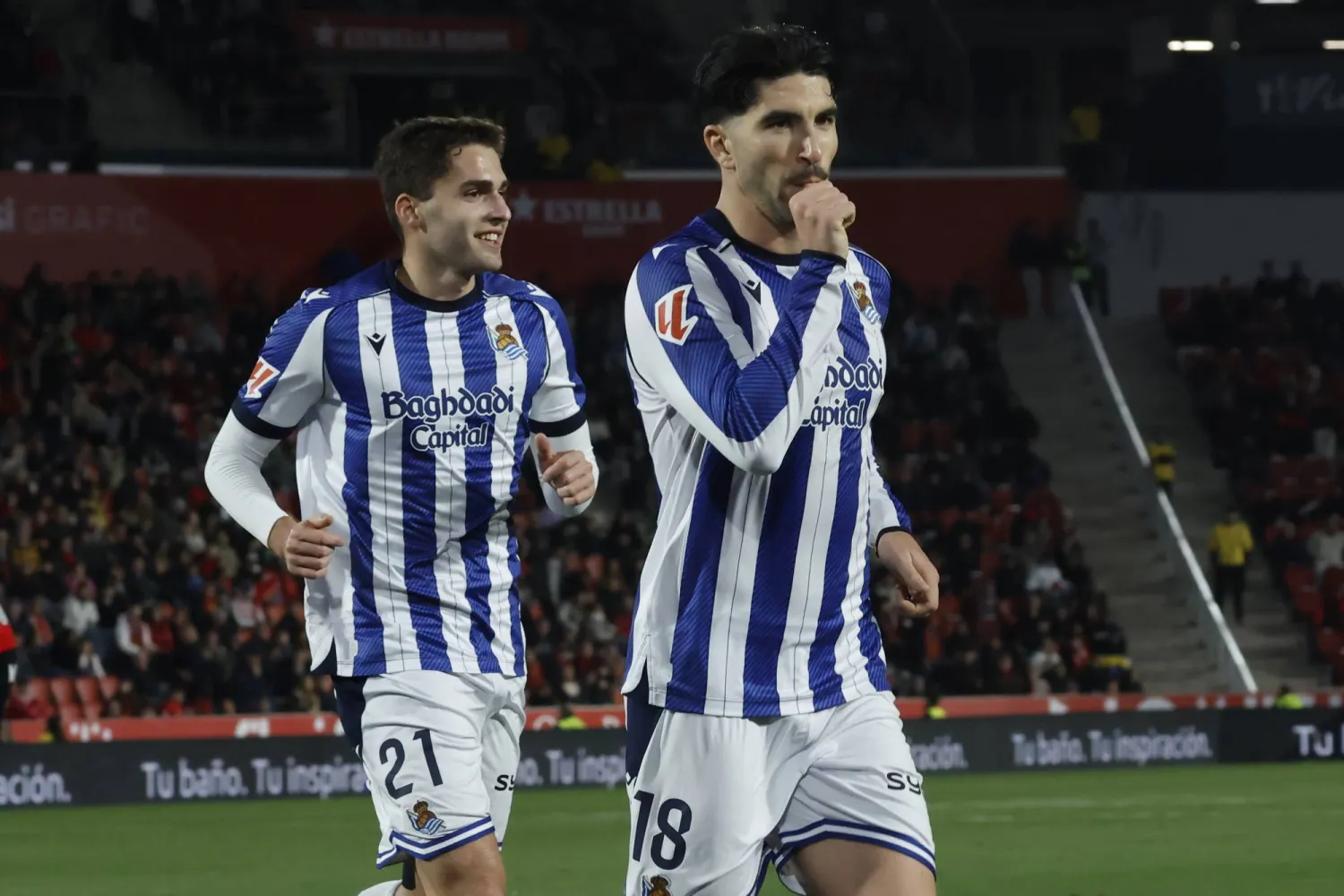 كارلوس سولير محتفلاً بالهدف (إ.ب.أ)