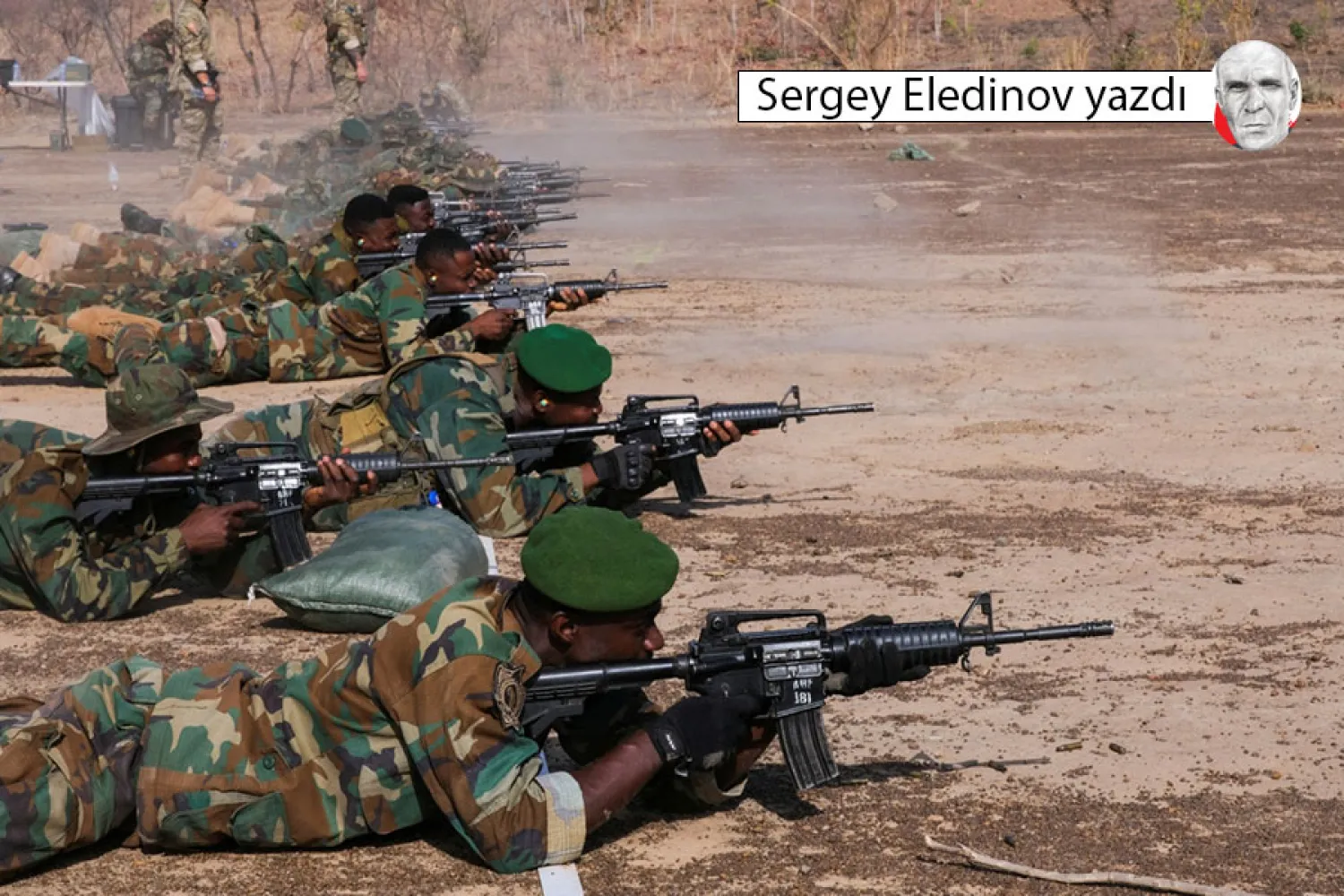 Gana ordusu personeli, Gana'daki Daboya’da Flintlock Operasyonu adı verilen yıllık terörle mücadele programı sırasında atış talimi yapıyor, 2 Mart 2023(Reuters) 