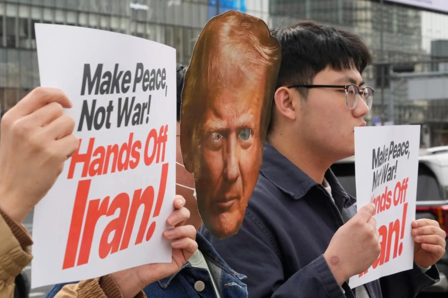 Yeni bir ankete göre Amerikalıların sadece dörtte biri Donald Trump'ın İran'a yönelik hava saldırılarını destekliyor ve çoğu, başkanın askeri güç kullanmaya fazla istekli olduğuna inanıyor (AP)