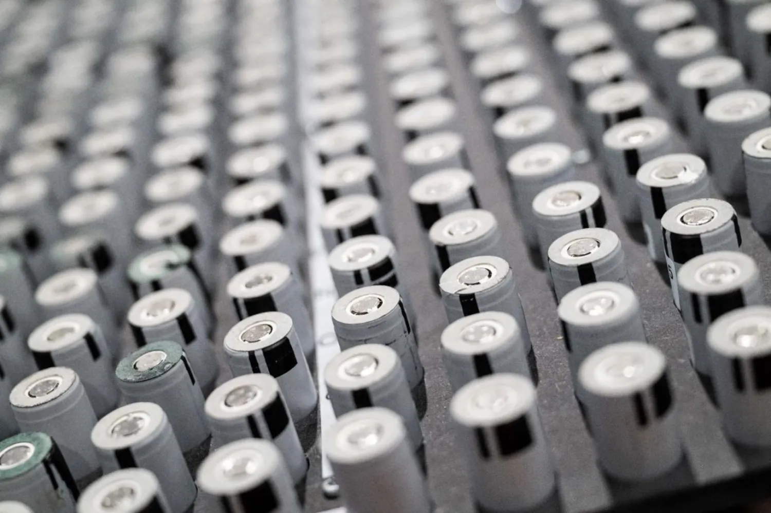 Fransız üretici VoltR tarafından tasarlanan pil hücreleri (AFP)