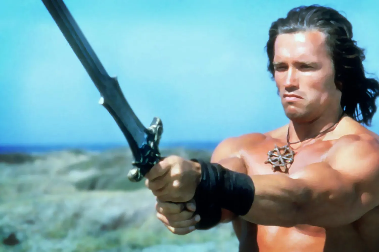 John Milius yönetmenliğindeki 1982 yapımı Barbar Conan, küçük yaşta ailesini ve köyünü kaybeden Conan adlı savaşçının, intikam için çıktığı destansı yolculuğu konu alıyordu (20th Century-Fox)