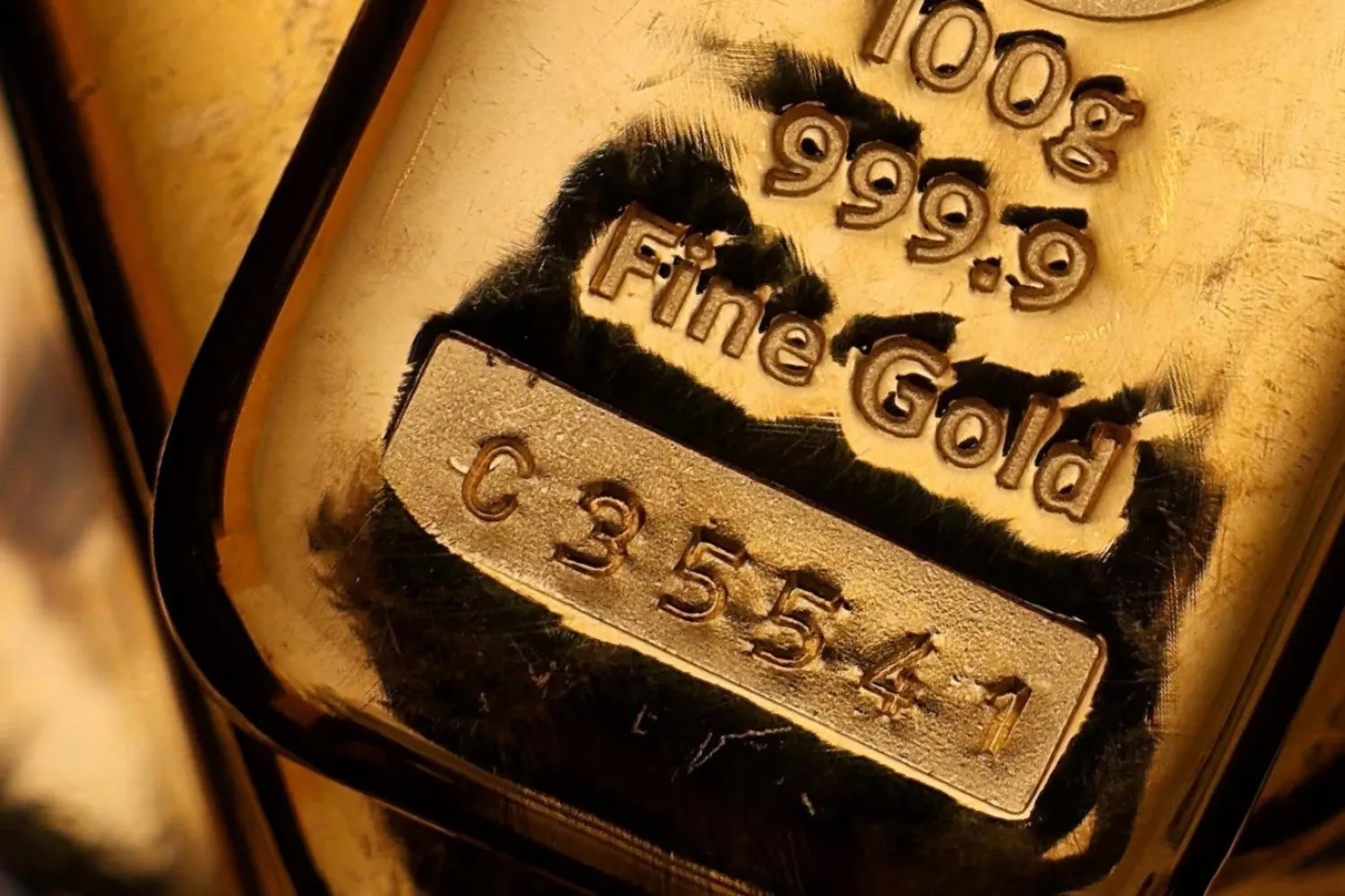 Altın piyasasındaki fiyat oynaklığı sert iniş ve çıkışlarla kendini gösteriyor (Reuters)