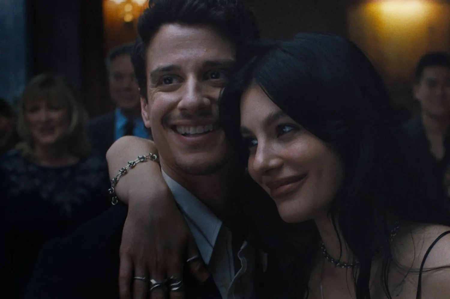 28 yaşındaki Camila Morrone (sağda), oyunculuk kariyerine James Franco'nun 2013 tarihli Bukowski filmiyle başladı (Netflix)