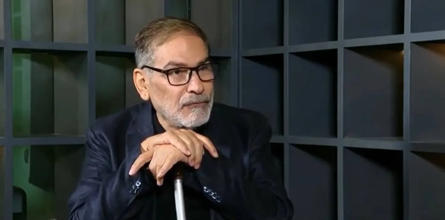  İran televizyonu tarafından yayınlanan bir videodan alınan bu karede, Şemhani, 13 Haziran 2025'te kendisine yönelik suikast girişiminden bahsederken görülüyor.