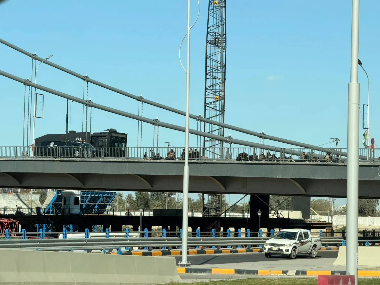 Irak güvenlik güçleri, Yeşil Bölge’ye giden Asma Köprü’yü kapattı (Şarku’l Avsat)