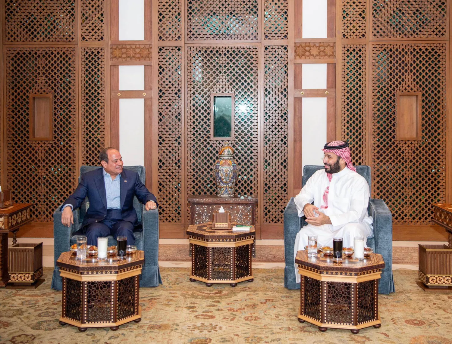 ولي العهد السعودي الأمير محمد بن سلمان مستقبلاً الرئيس المصري عبد الفتاح السيسي في جدة الأسبوع الماضي (الرئاسة المصرية)