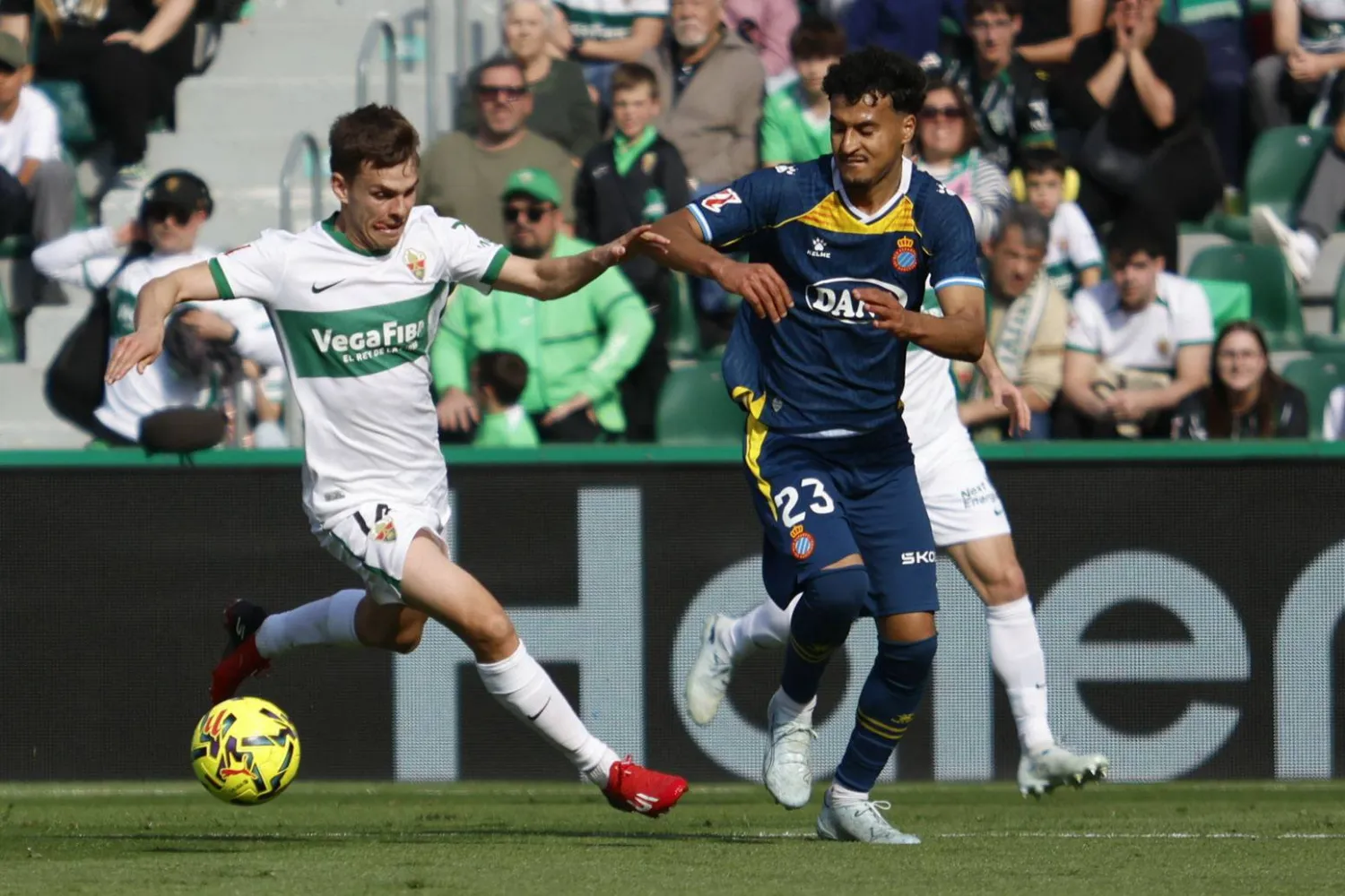 إلتشي تعادل مع ضيفه إسبانيول (إ.ب.أ)