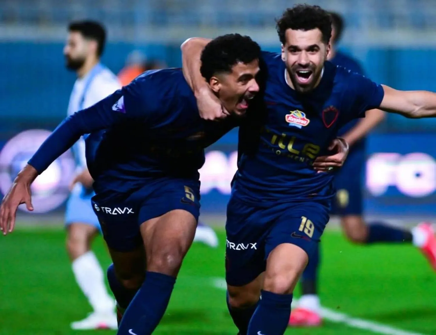 حسام عبد المجيد "يسار" يحتفل بهدف الفوز في مرمى بيراميدز (نادي الزمالك)