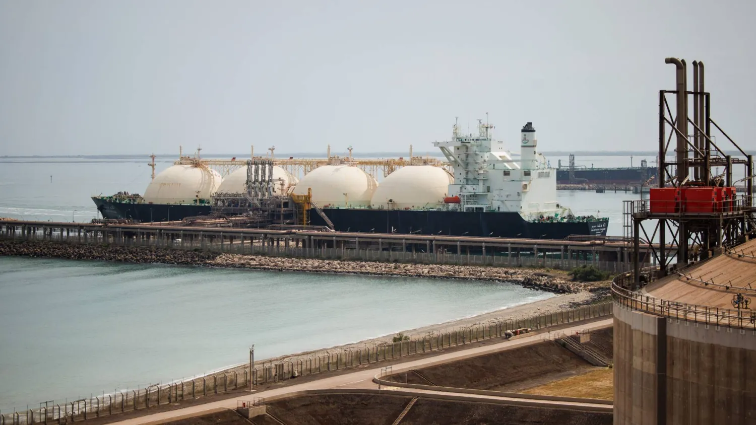 محطة للغاز في اليونان (أ.ف.ب)