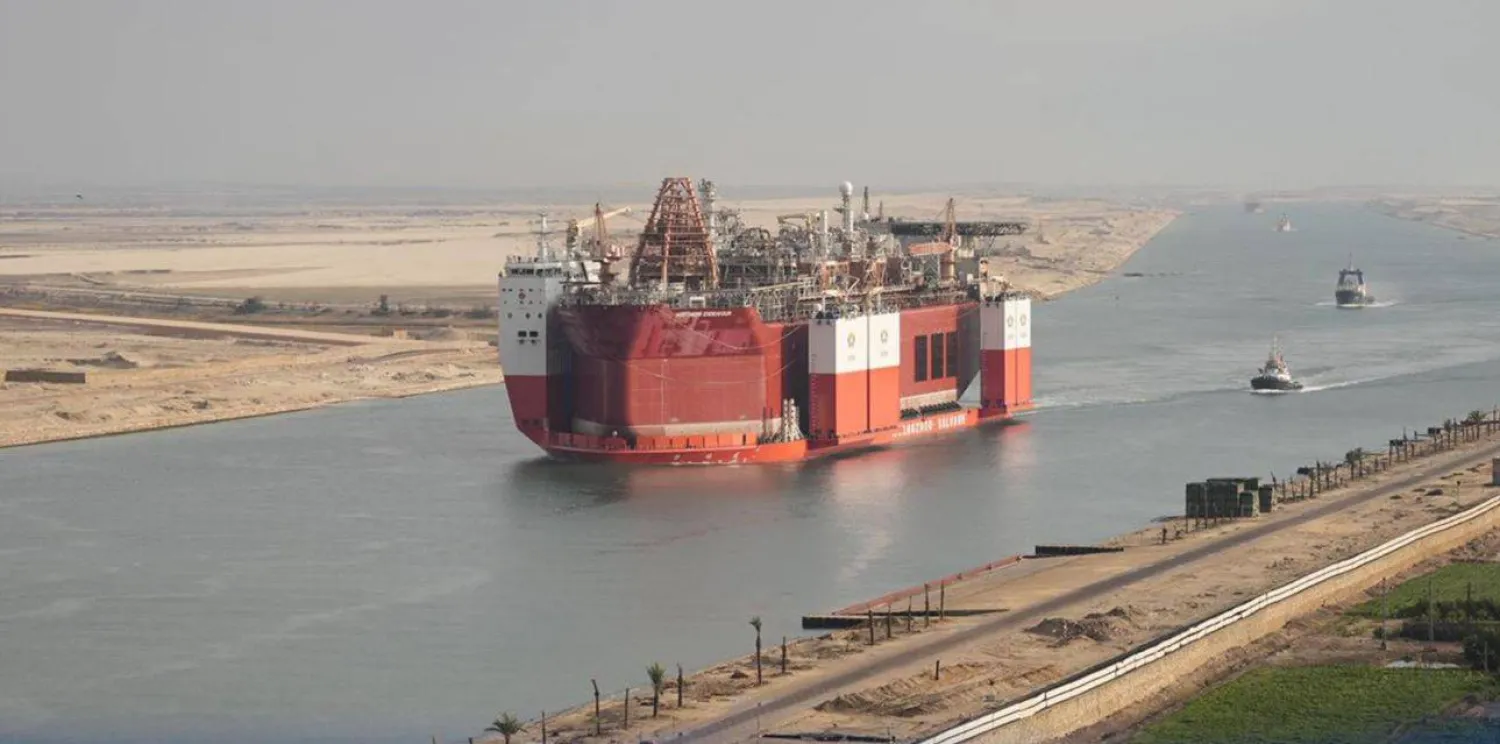 سفينة الغطس «HUA RUI LONG» إحدى أكبر حاملات المثقلات في العالم تعبر المجرى الملاحي الجديد بقناة السويس الأسبوع الماضي (هيئة القناة)