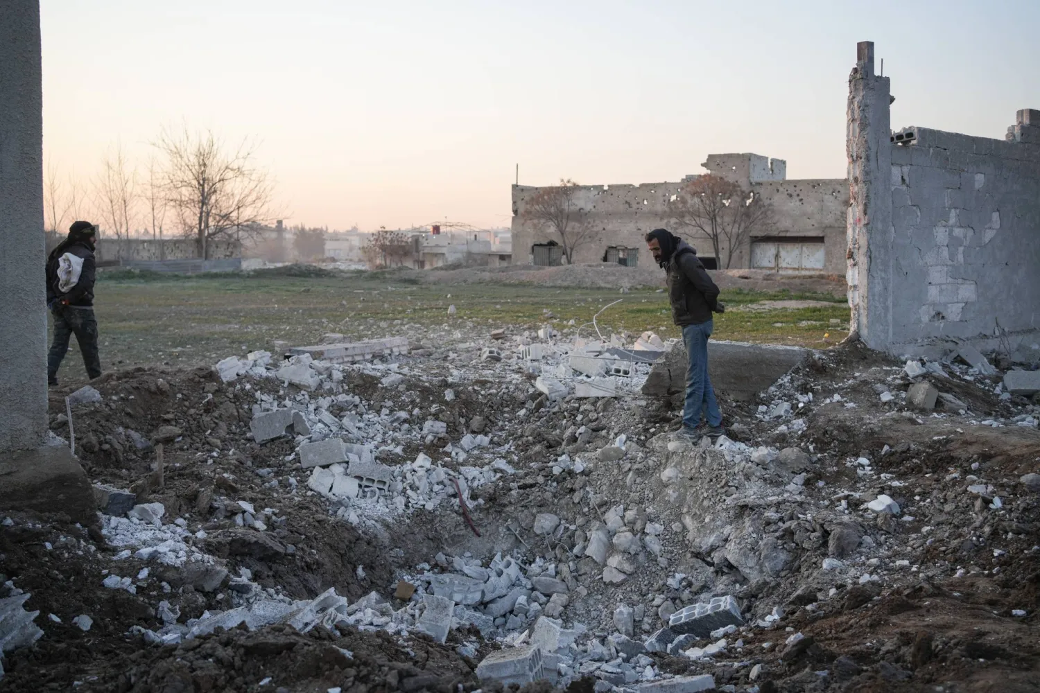 02 March 2026, Syria, Ain Terma: People watch the damage after an intercepted missile fell in a residential building in Ain Tarma town. Photo: Moawia Atrash/dpa